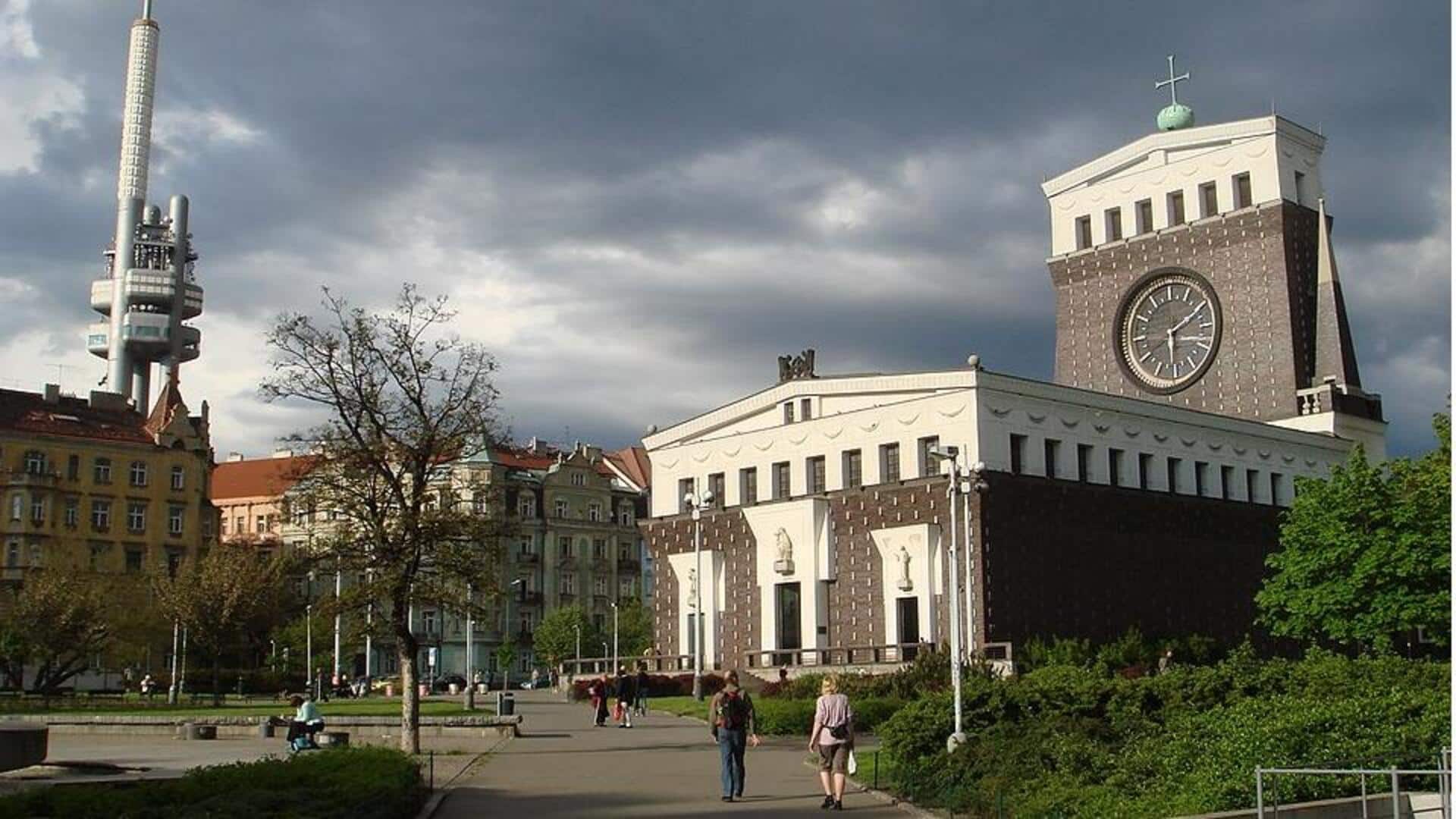 Alun-Alun Bersejarah Tersembunyi di Praha