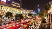 バンコクの夜市: 文化的ショッピングと街灯