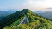 台湾の中央山脈を探る：トレイルと景観
