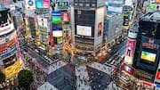 東京の夜を探る：渋谷交差点の活気