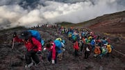 富士山登山：冒険者のための日本の象徴的な山