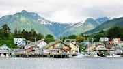 アラスカの魅力的な沿岸村を探る