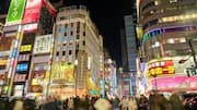 東京のネオン輝くショッピングストリートと夜市を探る