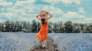 夏のワードローブに大胆な花柄を取り入れよう