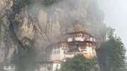 ブータンの霧に包まれた静寂の寺院を探る