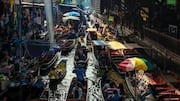 バンコクの夜のボート市場と美食探検