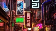 ソウルのネオン輝く夜のショッピングと川沿いカフェを探る