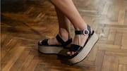 夏のファッションを格上げするチャンキーサンダル