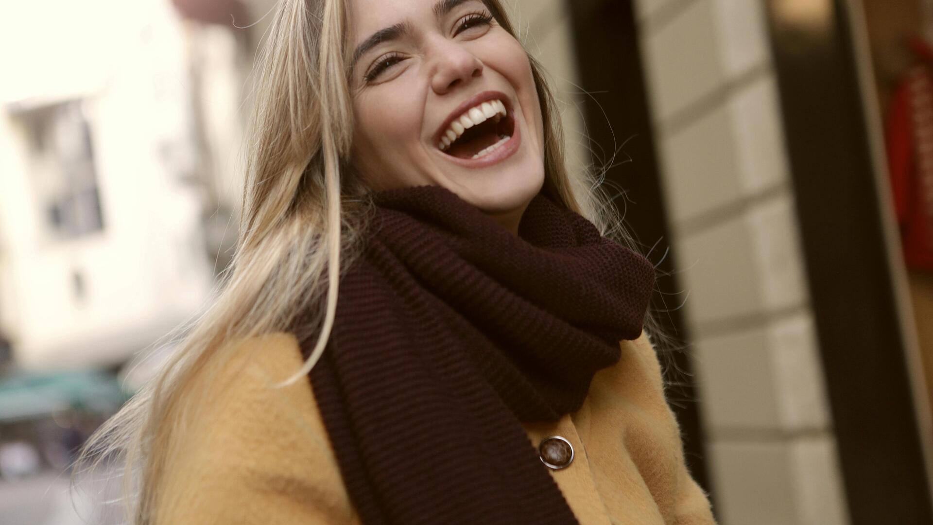 冬のワードローブを彩るシナモンブラウンアクセント5選