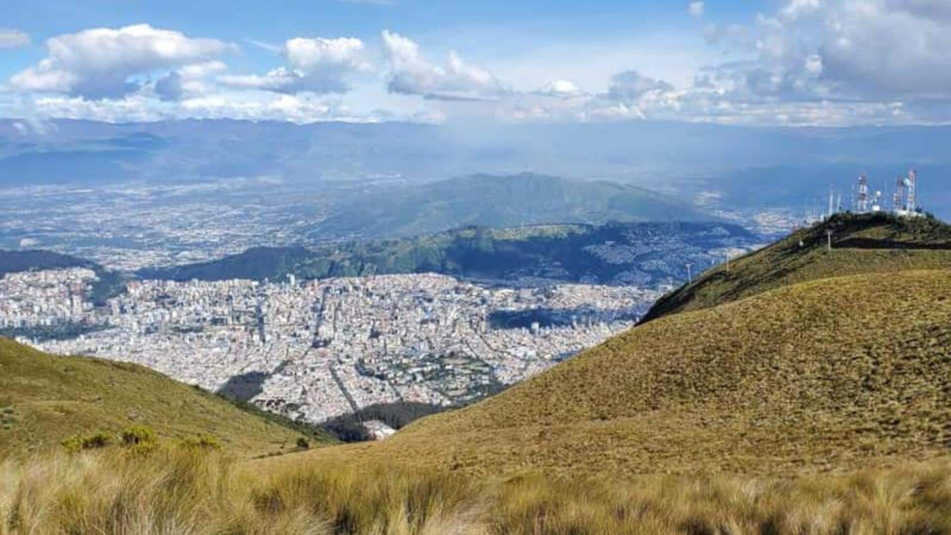 エクアドルのピチンチャ火山：都市を見渡すアクティブなハイキング