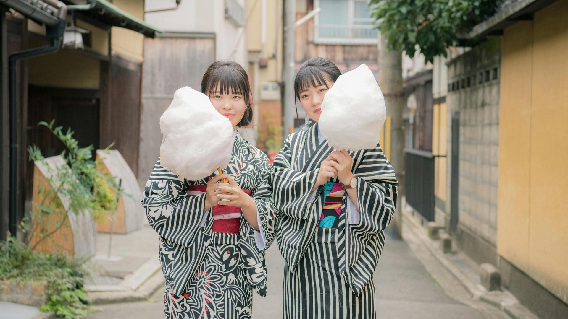 日本の夏祭りの装い