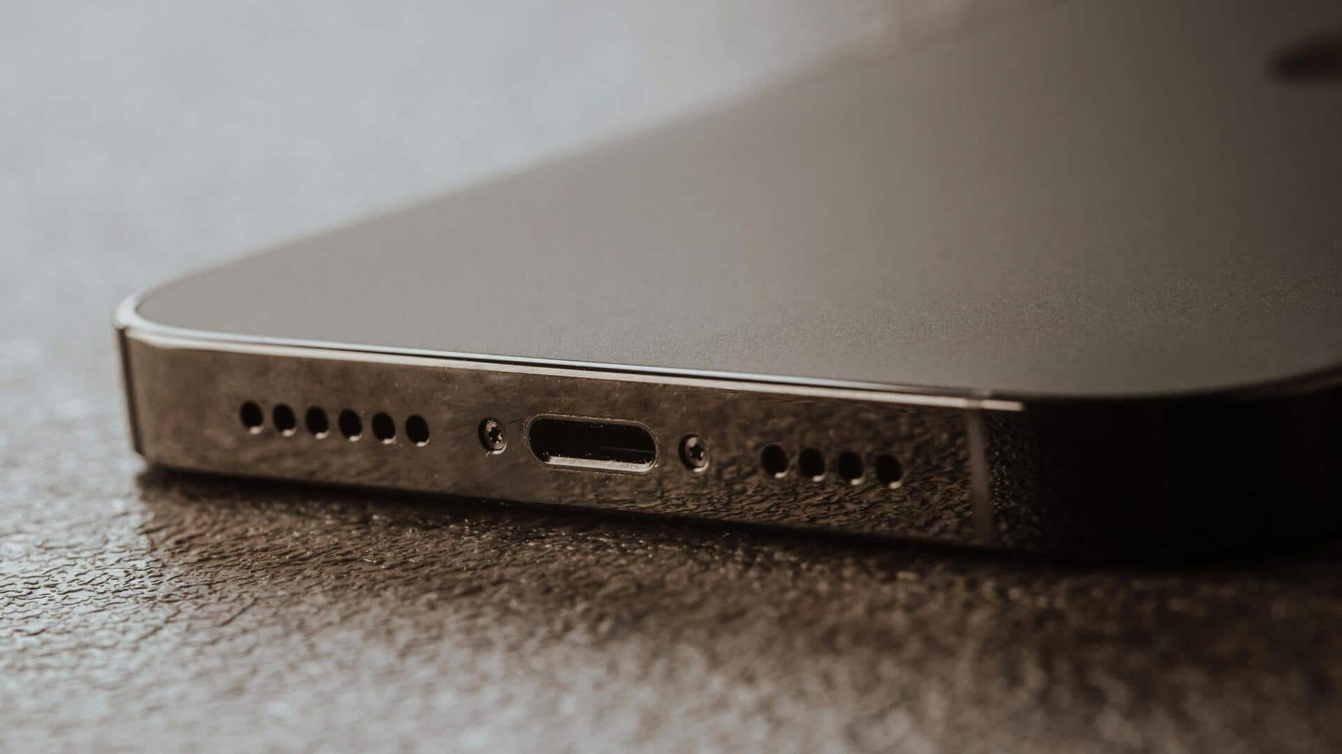 スマートフォン充電ポートの安全な掃除方法