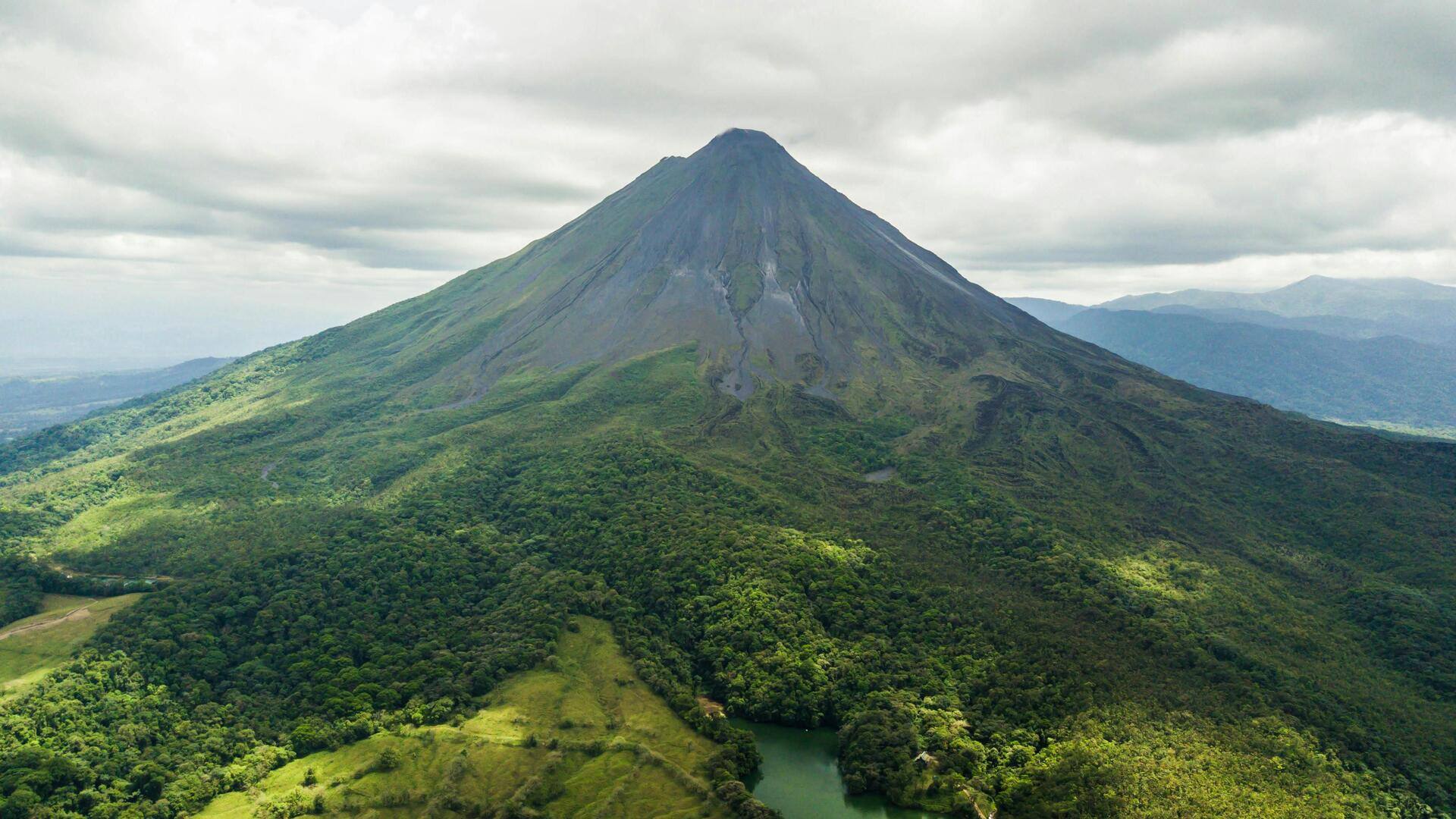 中米の活火山ツアーの魅力
