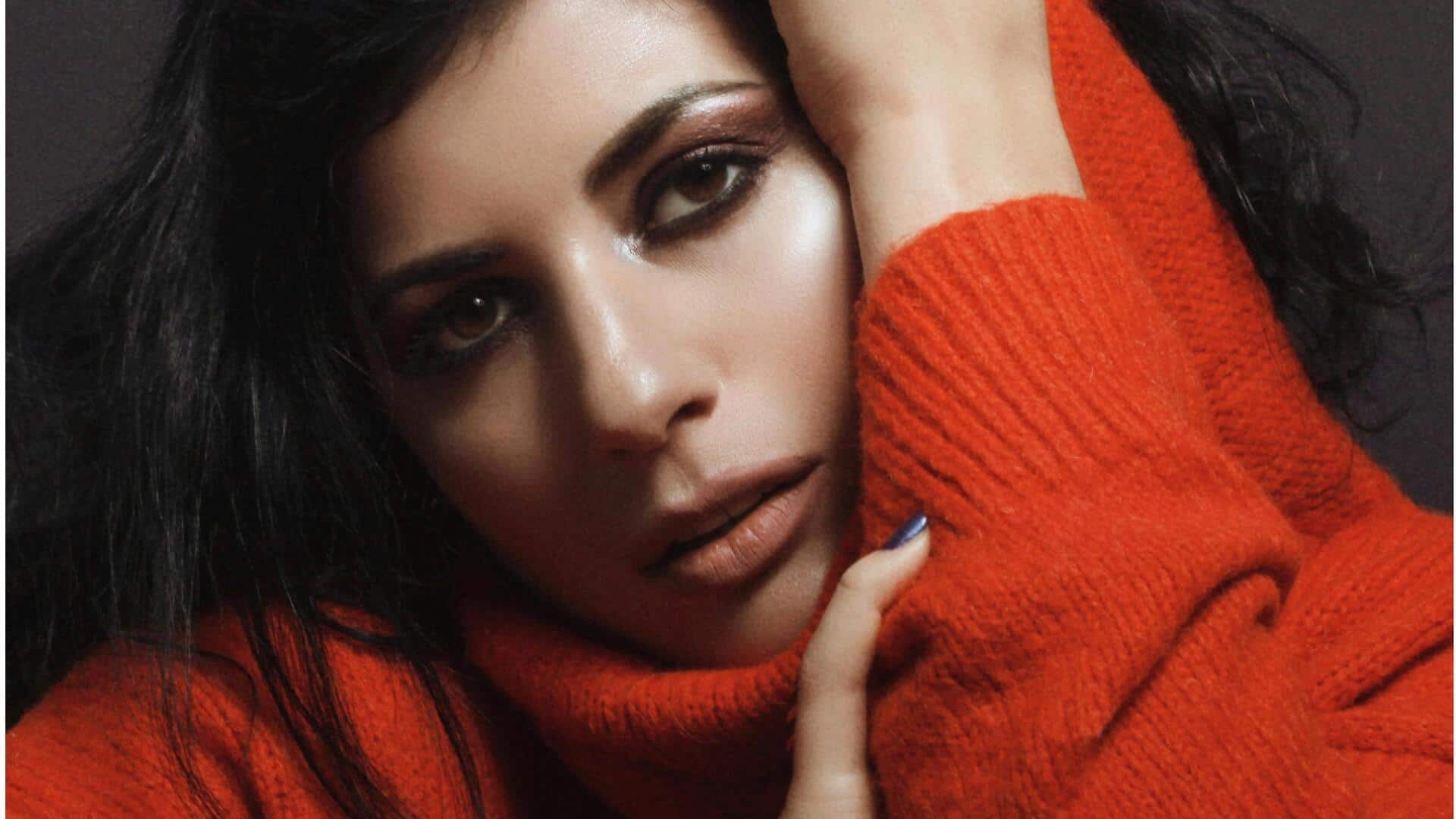 冬のワードローブを再定義するクラシックレッド