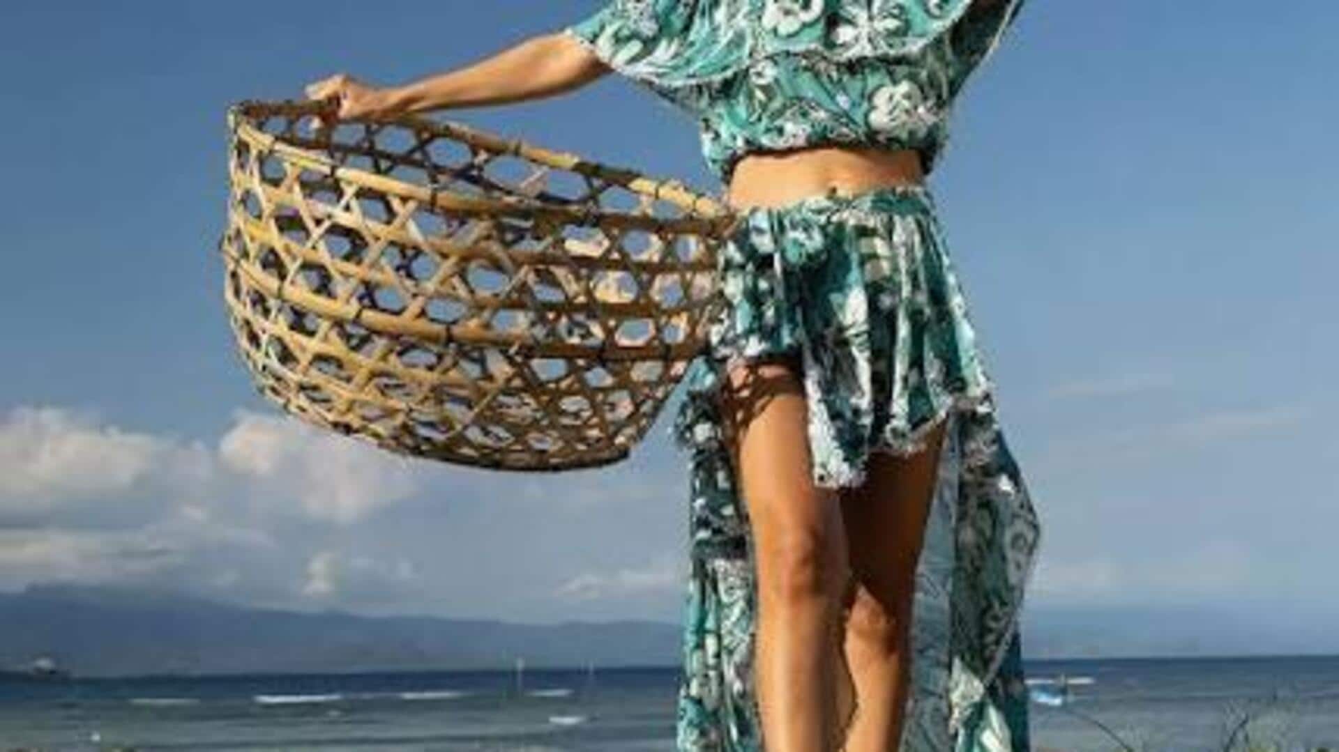アシンメトリースカートで夏のモダンシックを楽しむ