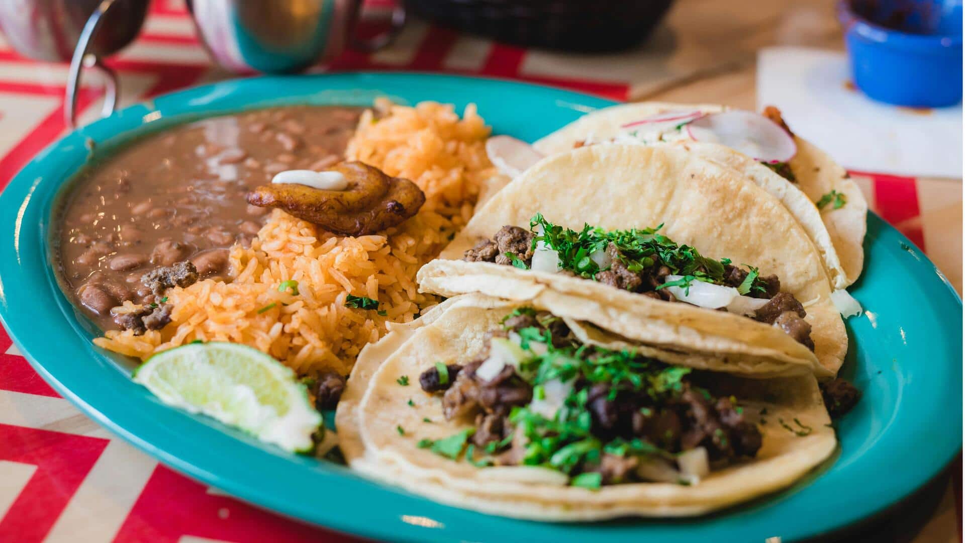 トロントの食文化地区を探る：世界の料理体験