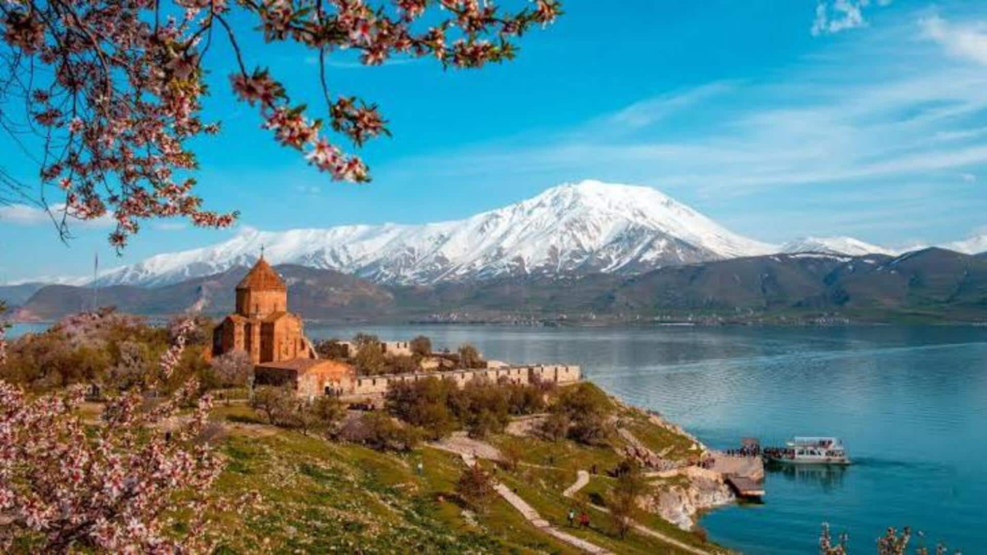 トルコの山々を発見：アララト山の魅力的な登山