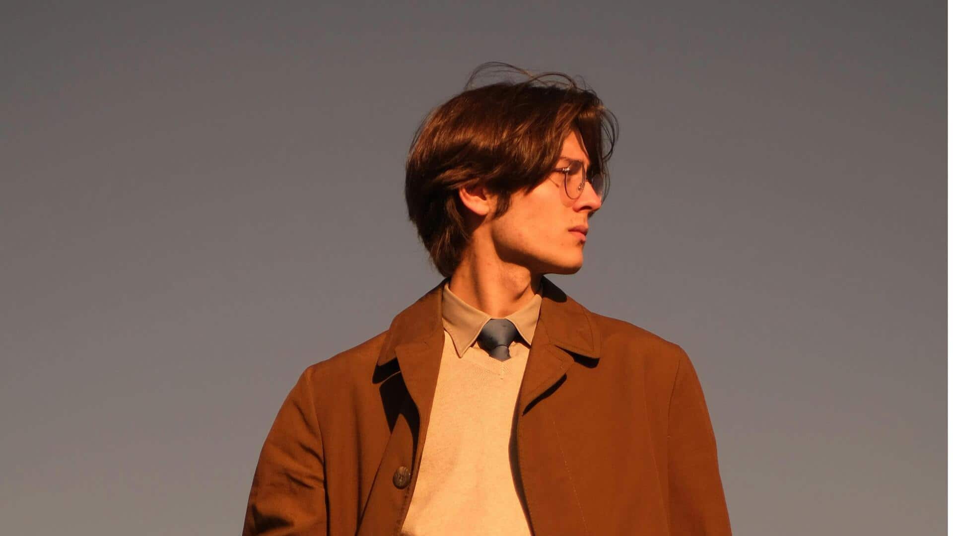 冬の日本の都市でのレイヤリングのアート