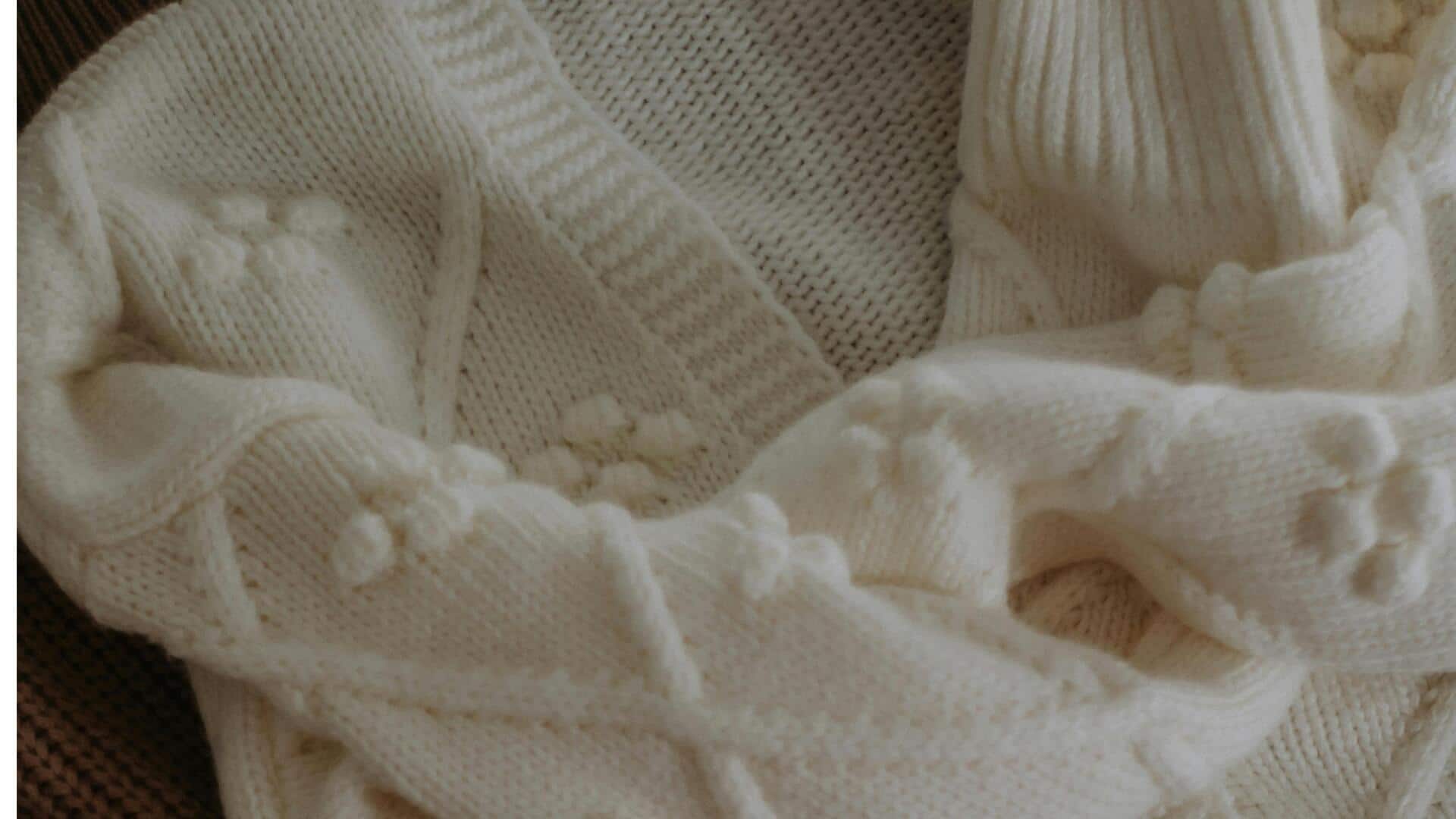 冬の装いにエレガントなアイボリーとチャコールを