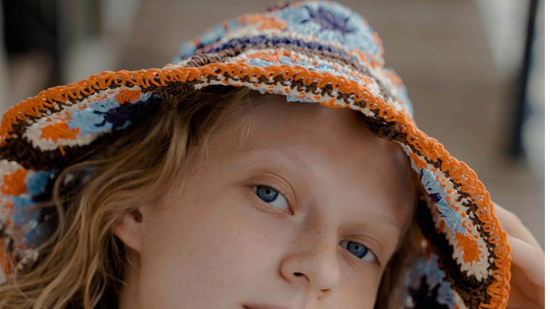 フェルトクロッシェ帽子の冬のスタイリング法