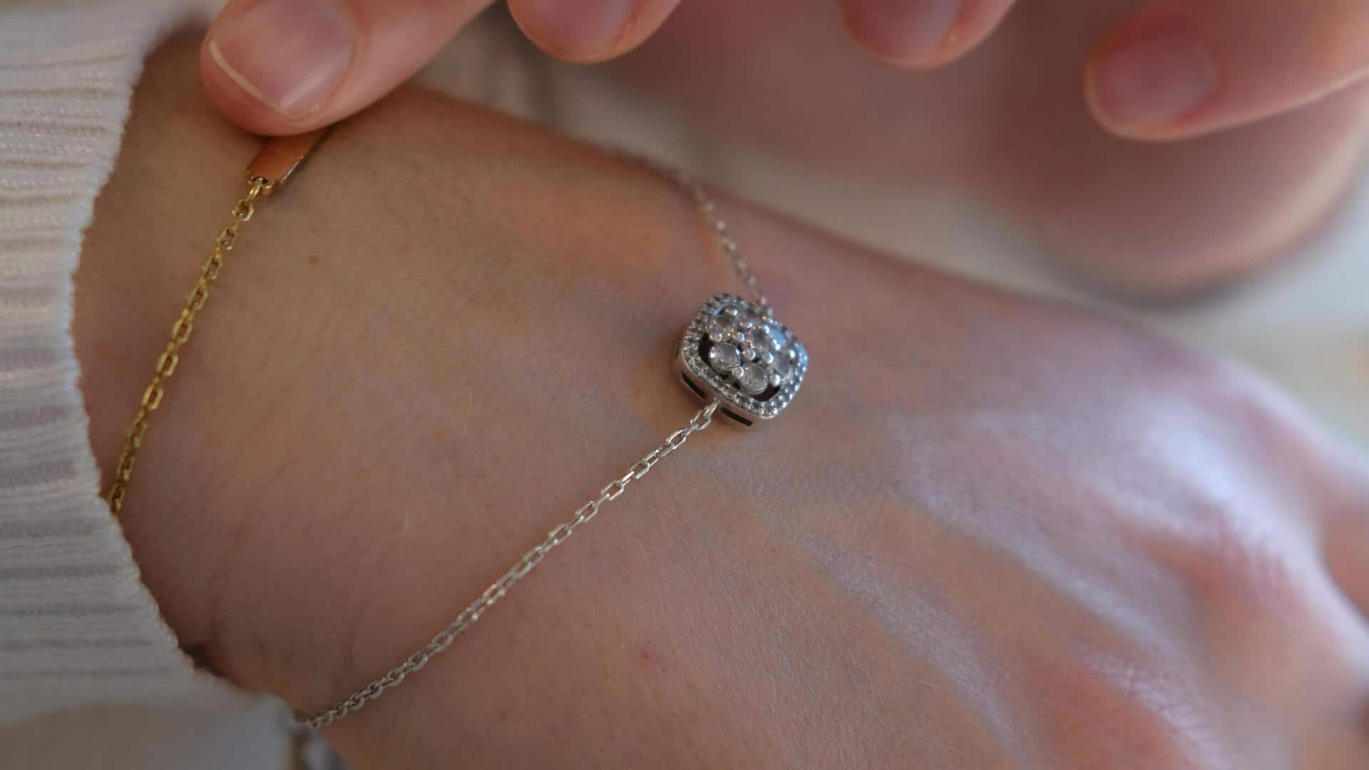 銀色パレットで冬のファッションを格上げする5つの方法