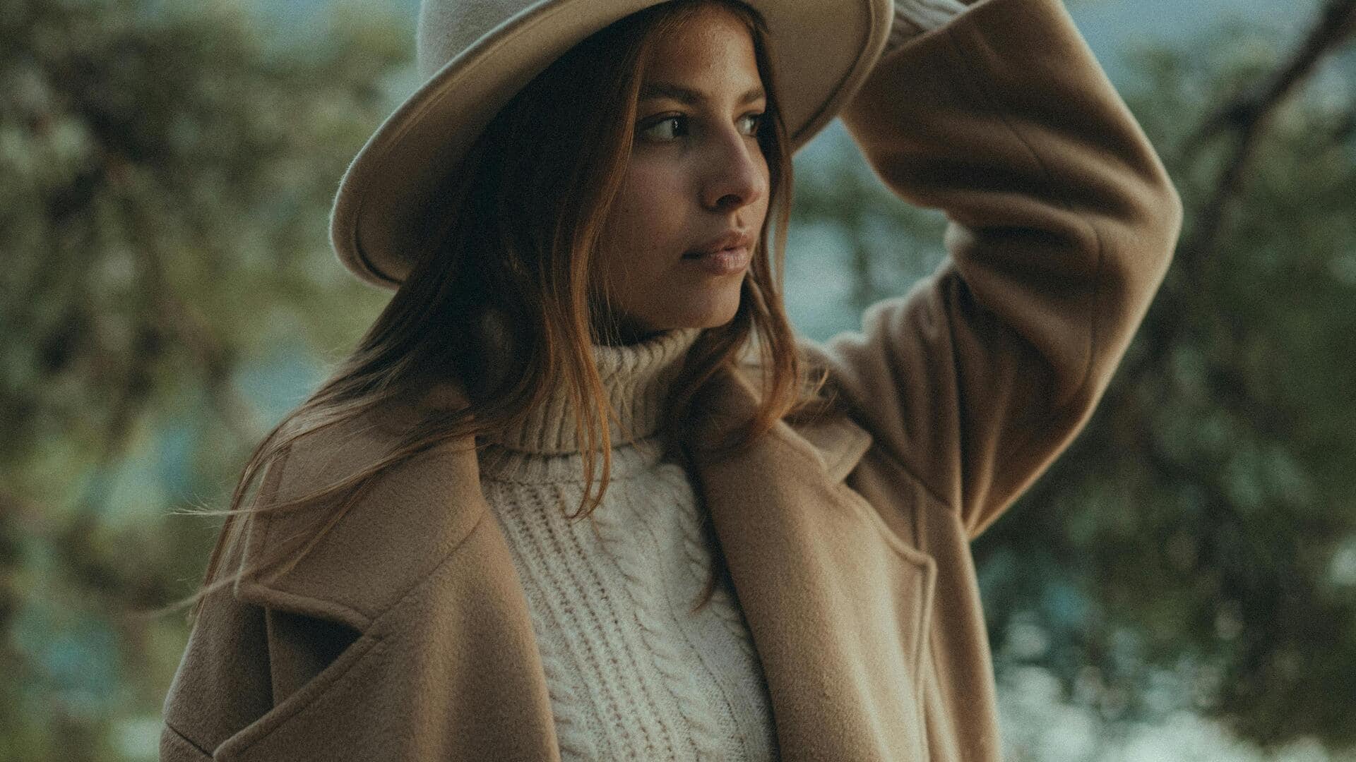 冬のビジネスカジュアルを変えるアシンメトリーヘムライン