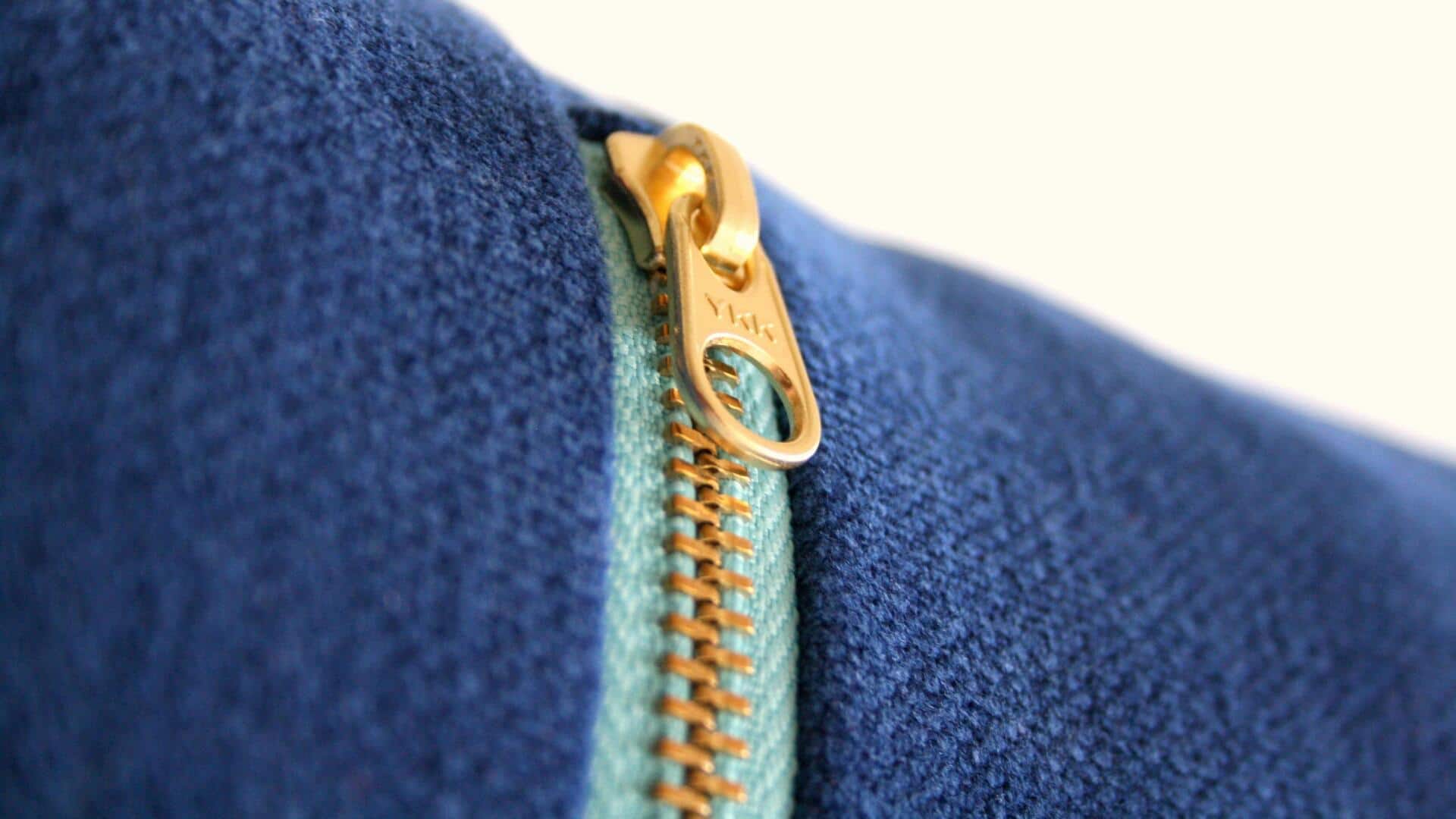 ジッパーディテールパンツで冬の都市ファッションを再定義