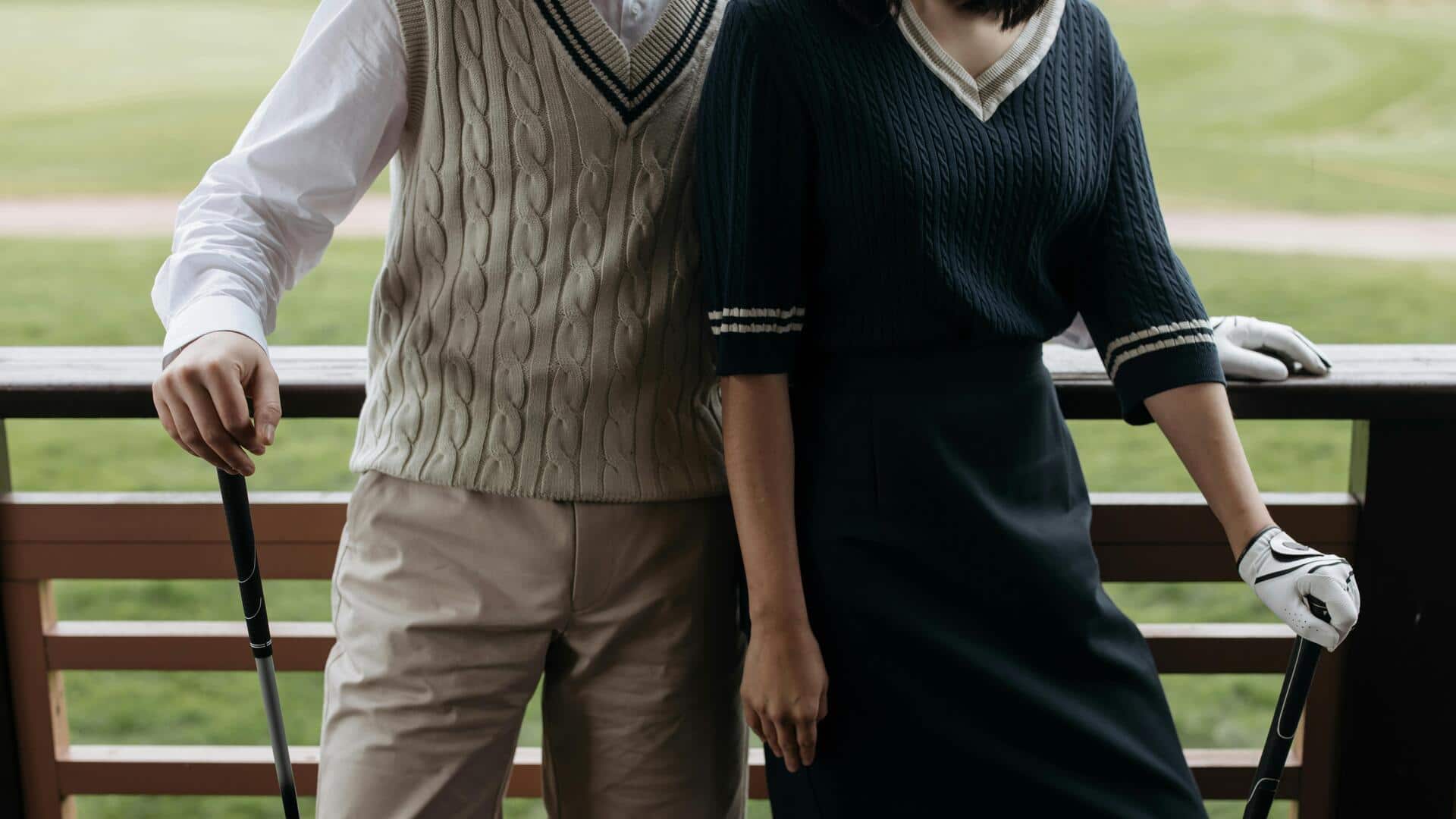 冬のオフィスで魅力的なVネックセーター5選