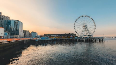 シアトルの都市桟橋：新鮮な空気と絶景を楽しむ場所