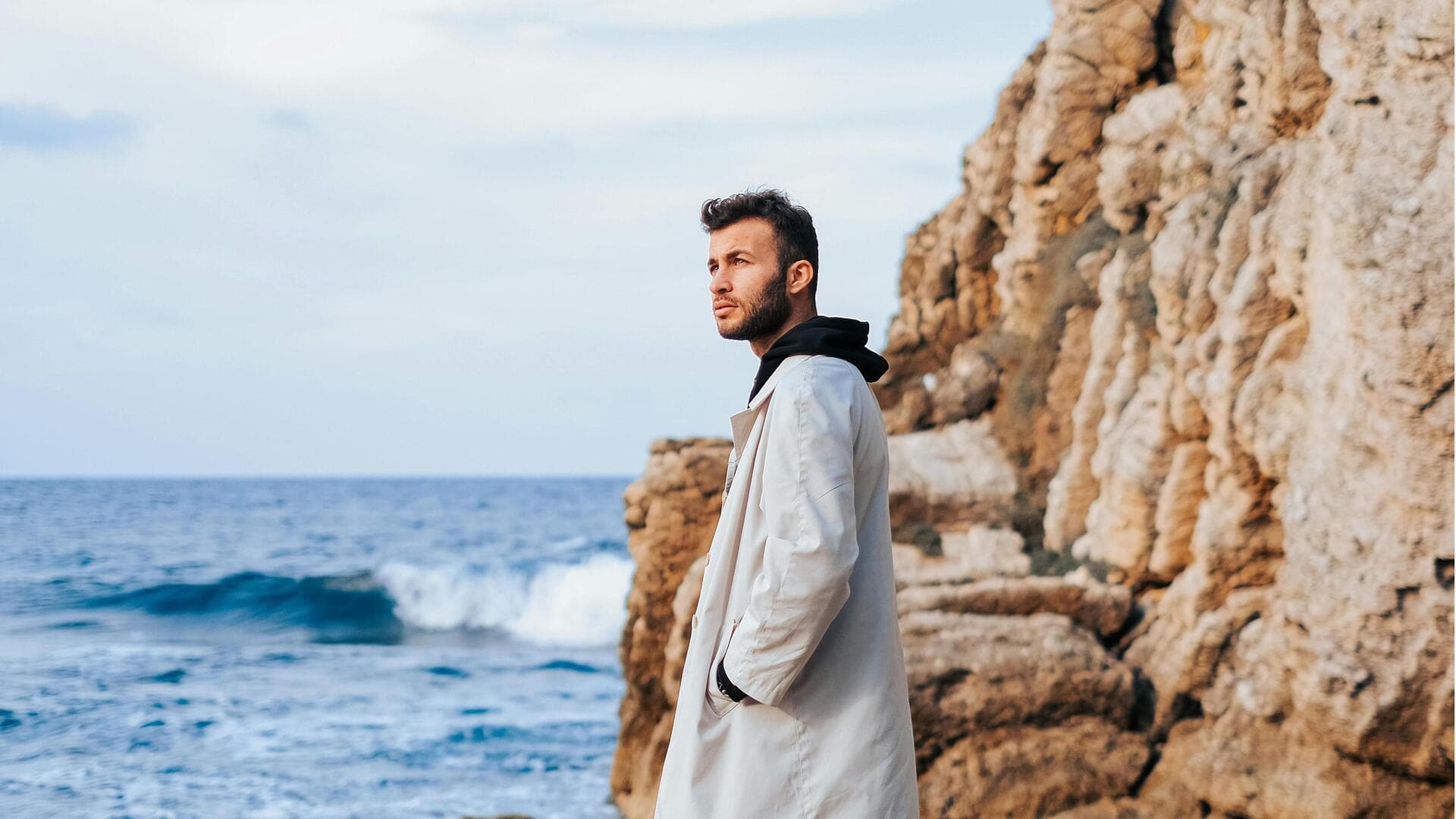 都会の冬にぴったりなレトロなウィンドブレーカーの重ね着術5選