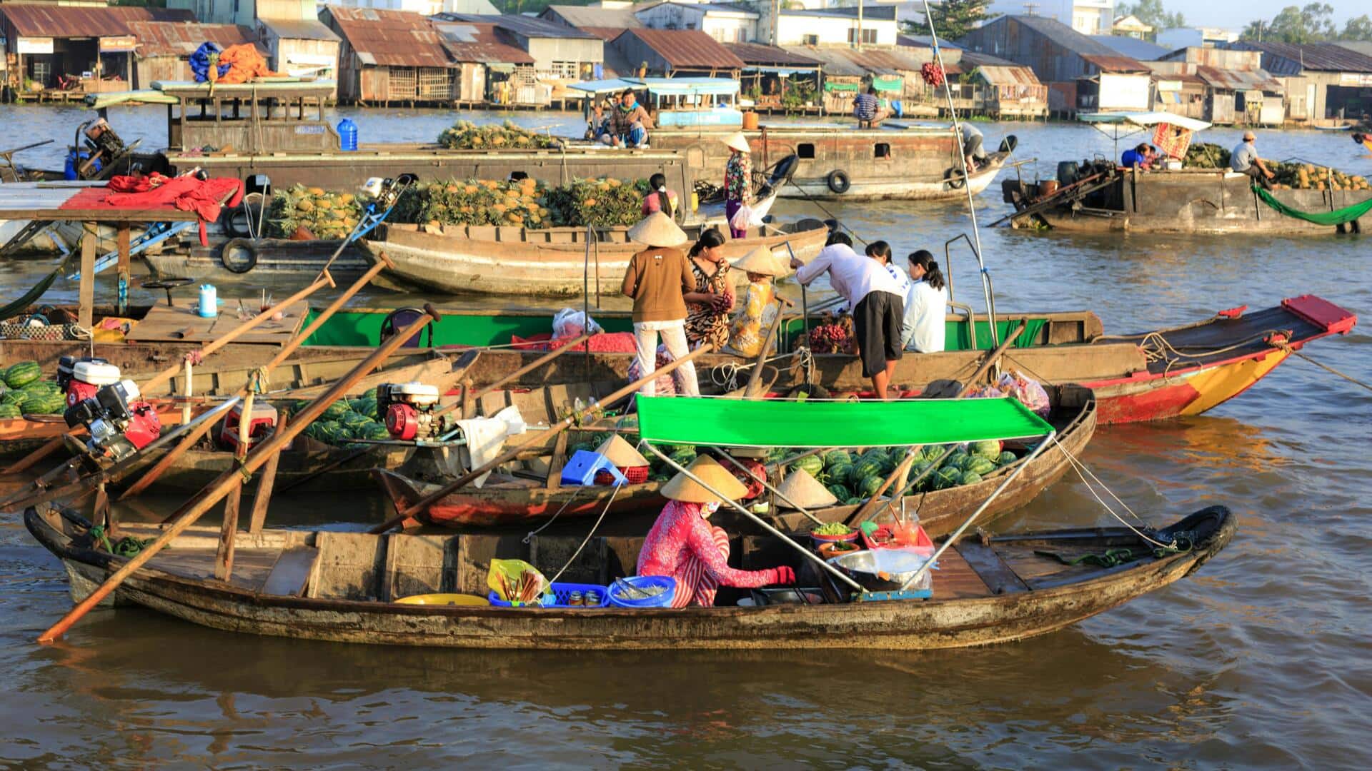 ベトナムのカントーで楽しむ色鮮やかな水上マーケット