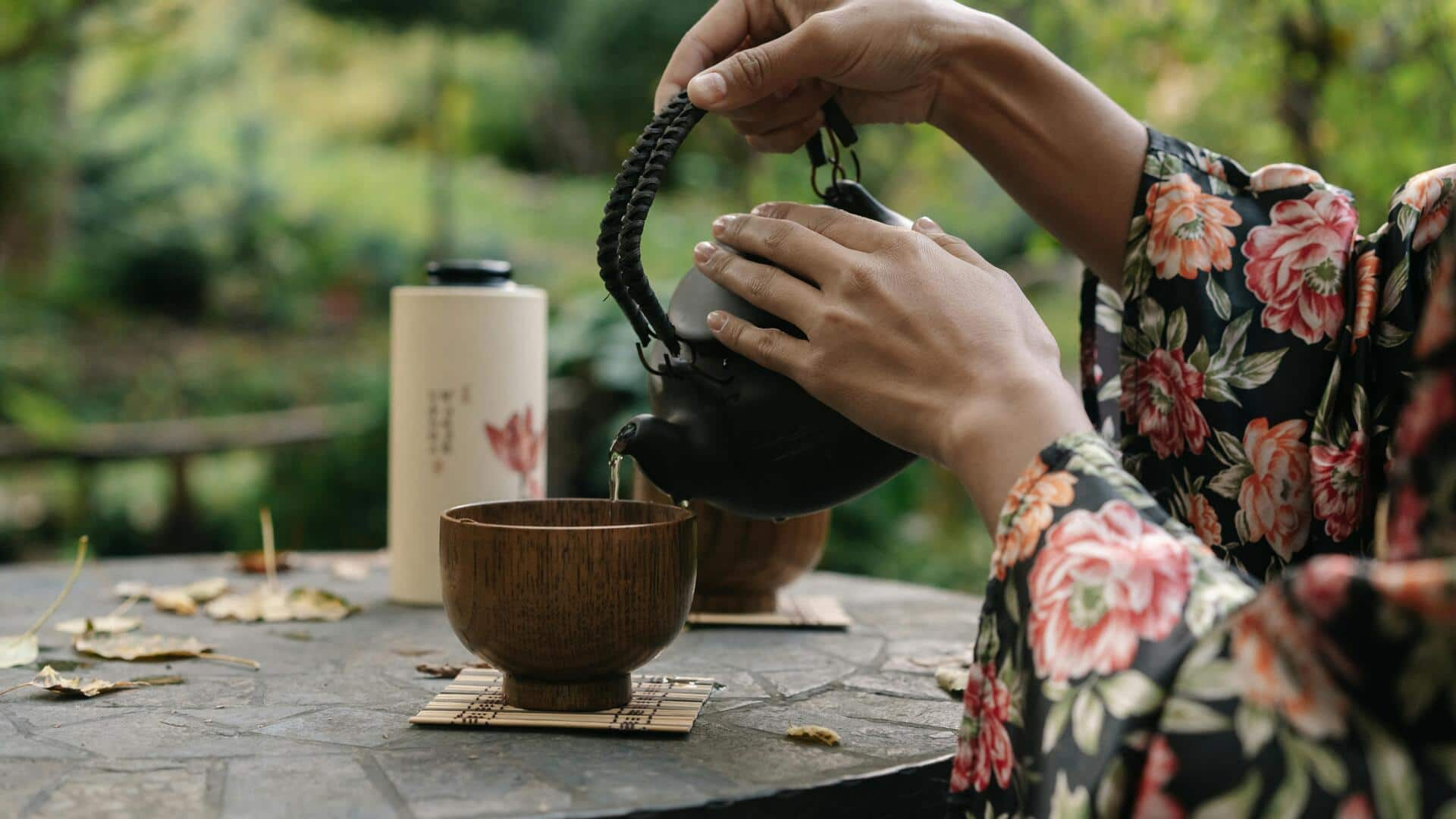 日本の伝統的な茶筒模様をスタイリングする方法