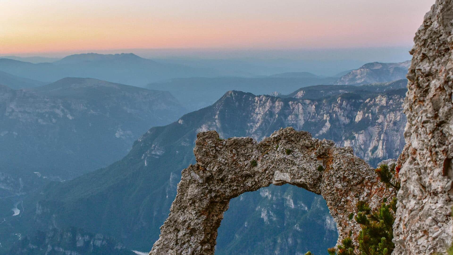 クロアチアのディナル・アルプスで静かな山の逃避行を