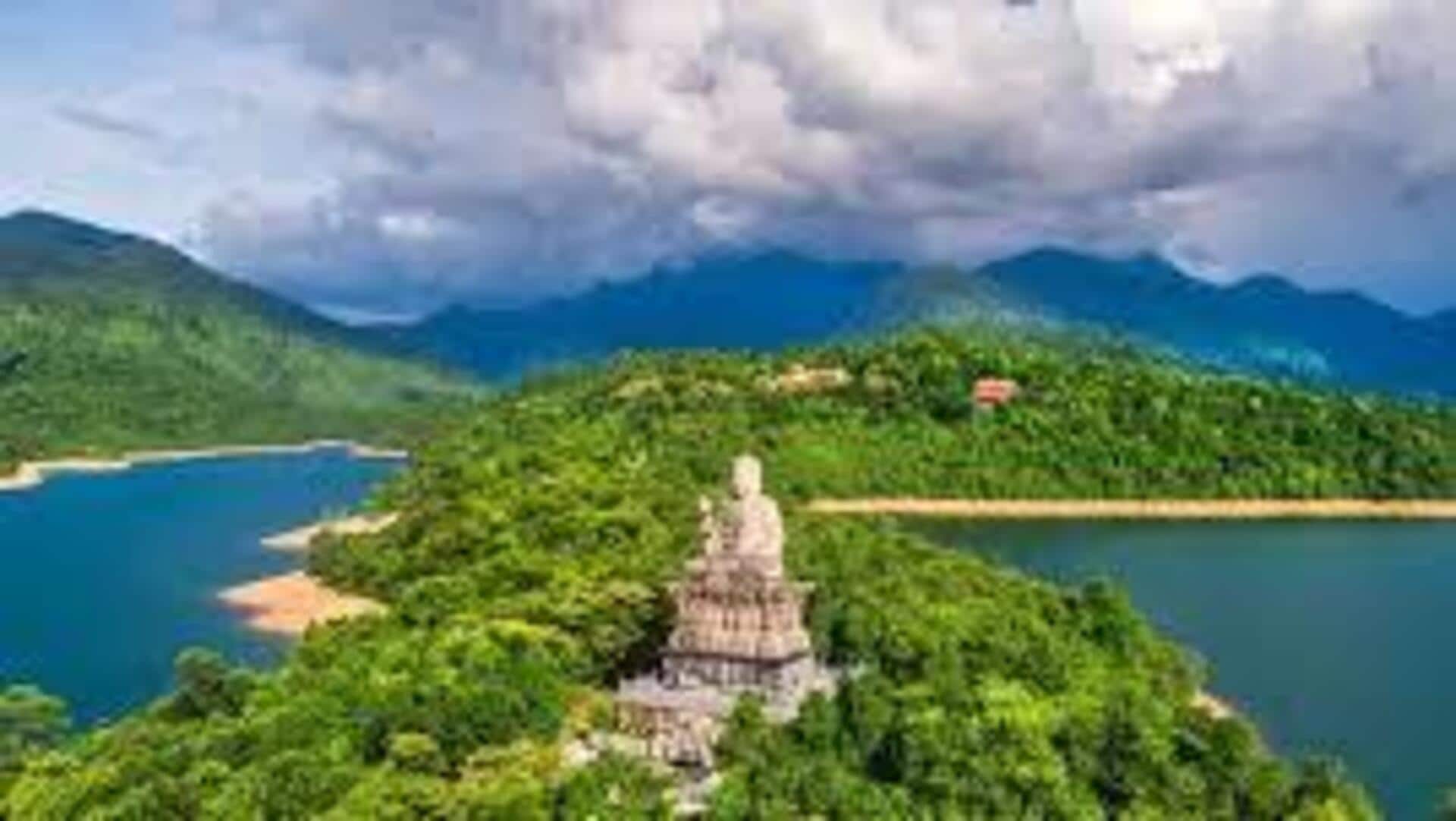 ベトナムのバクマ国立公園の山を登る