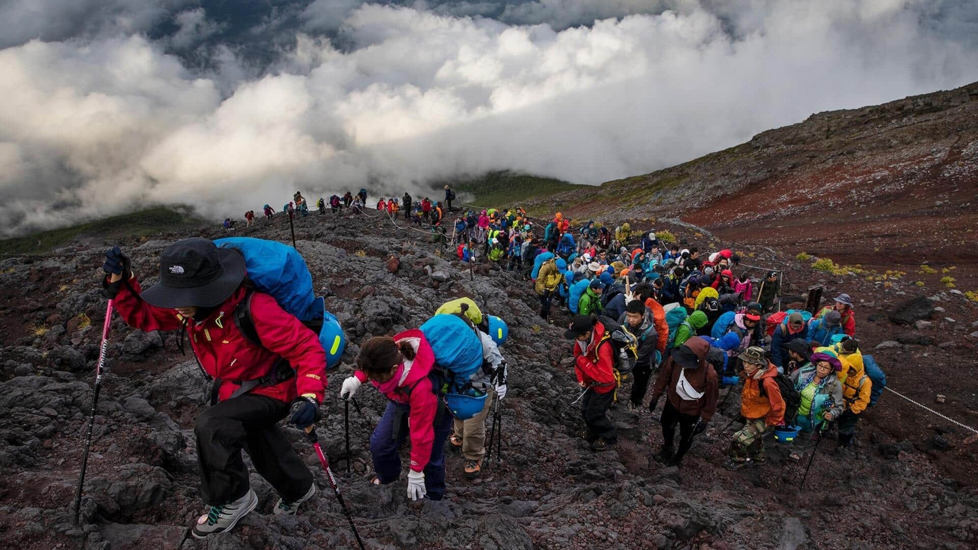 富士山登山：冒険者のための日本の象徴的な山