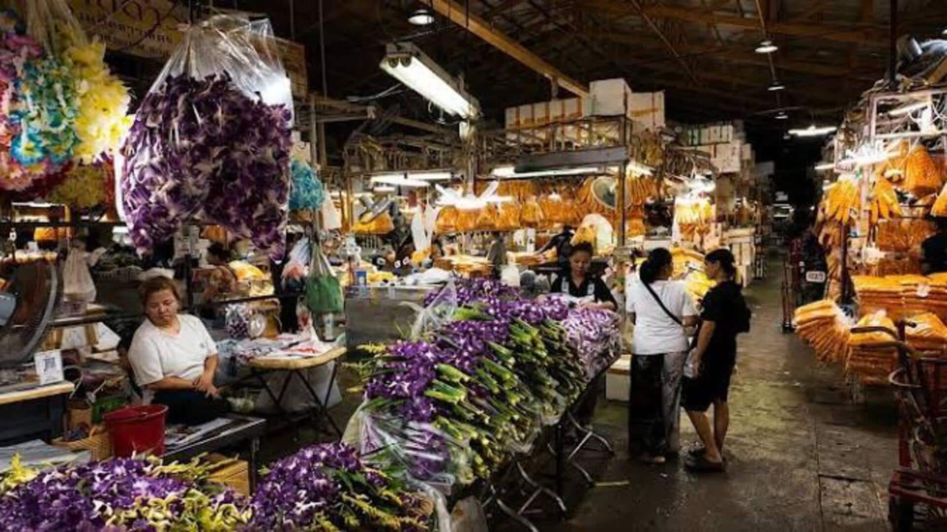 バンコクの夜を彩る花市場と食の街