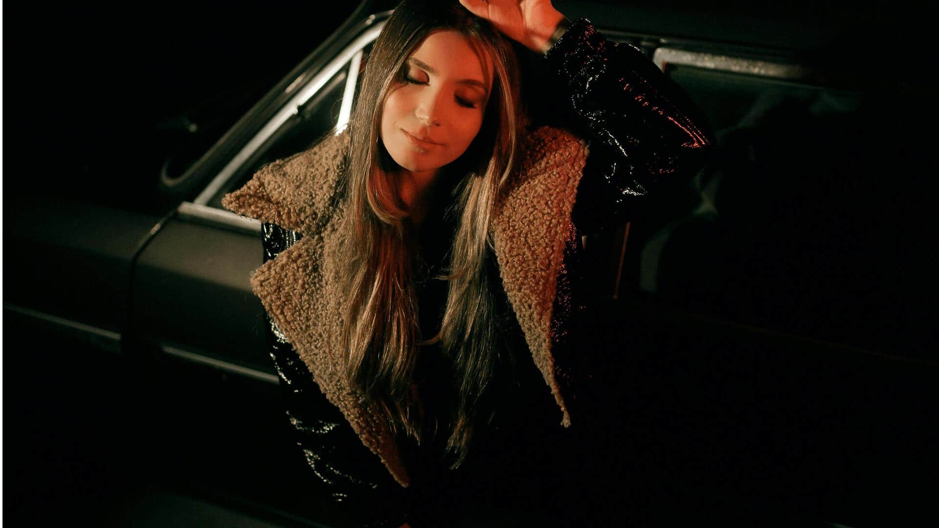 フェイクレザージャケットで日本の冬をエッジィに