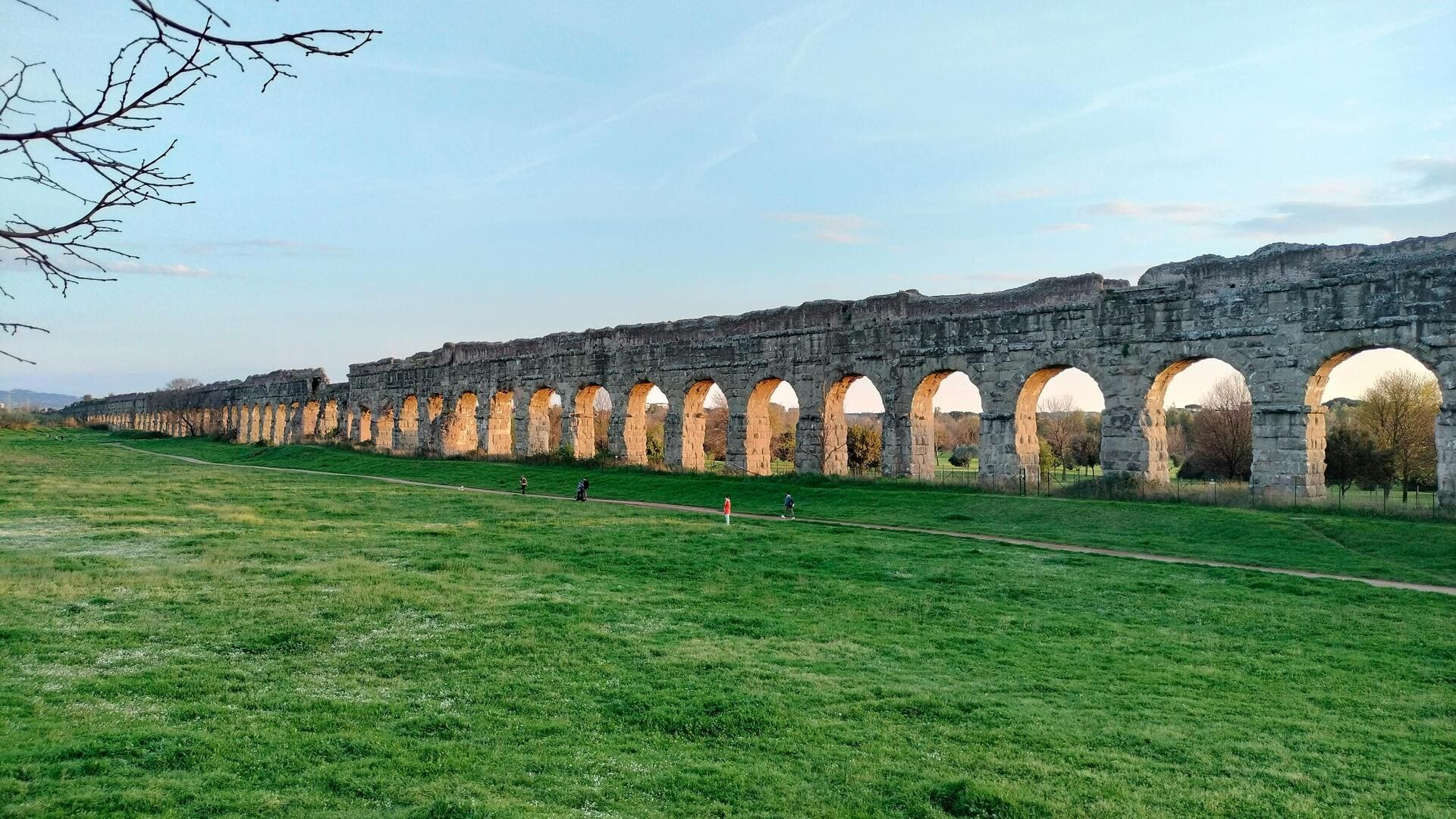 ローマの古代水道橋を探る ローマの古代水道橋を探る