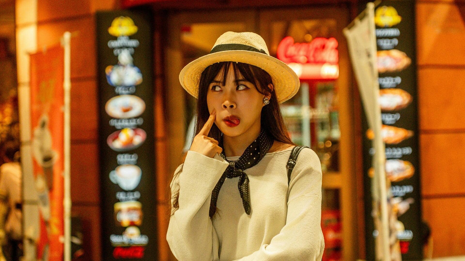 秋の東京ストリートスタイル：色とレイヤリングのマスター