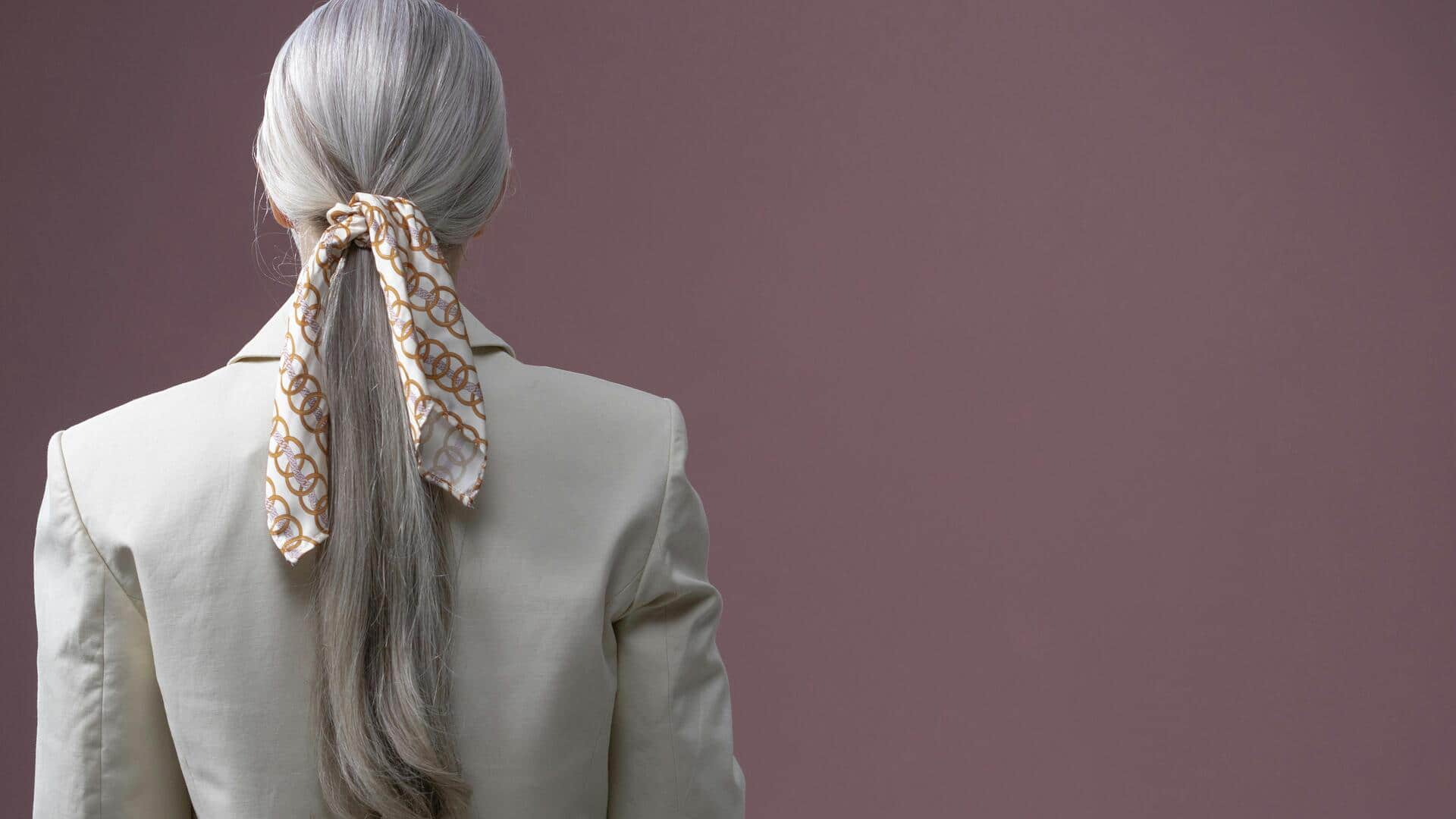 シルクスカーフで冬をおしゃれに暖かく