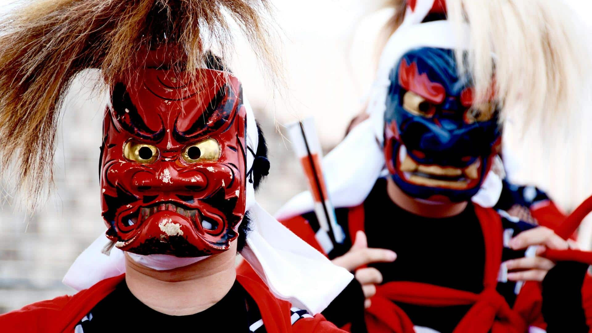 伝統的な日本の獅子舞衣装で現代の祝祭を彩る