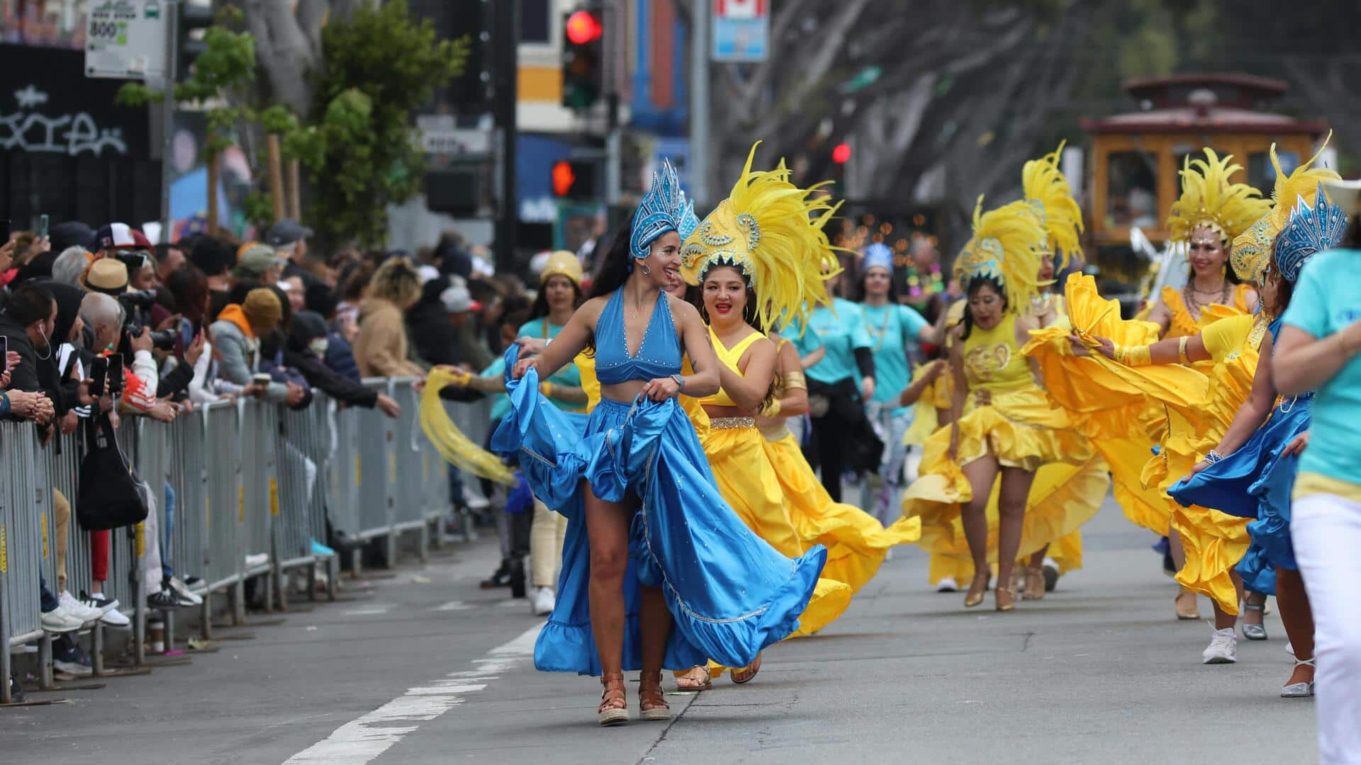 リオデジャネイロのカーニバルで地元のダンスを体験しよう
