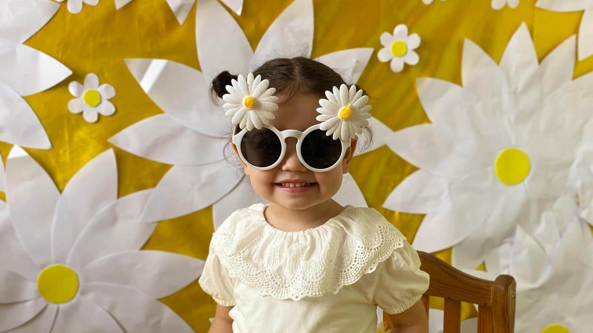 夏のファッションを彩るフローラルサングラス