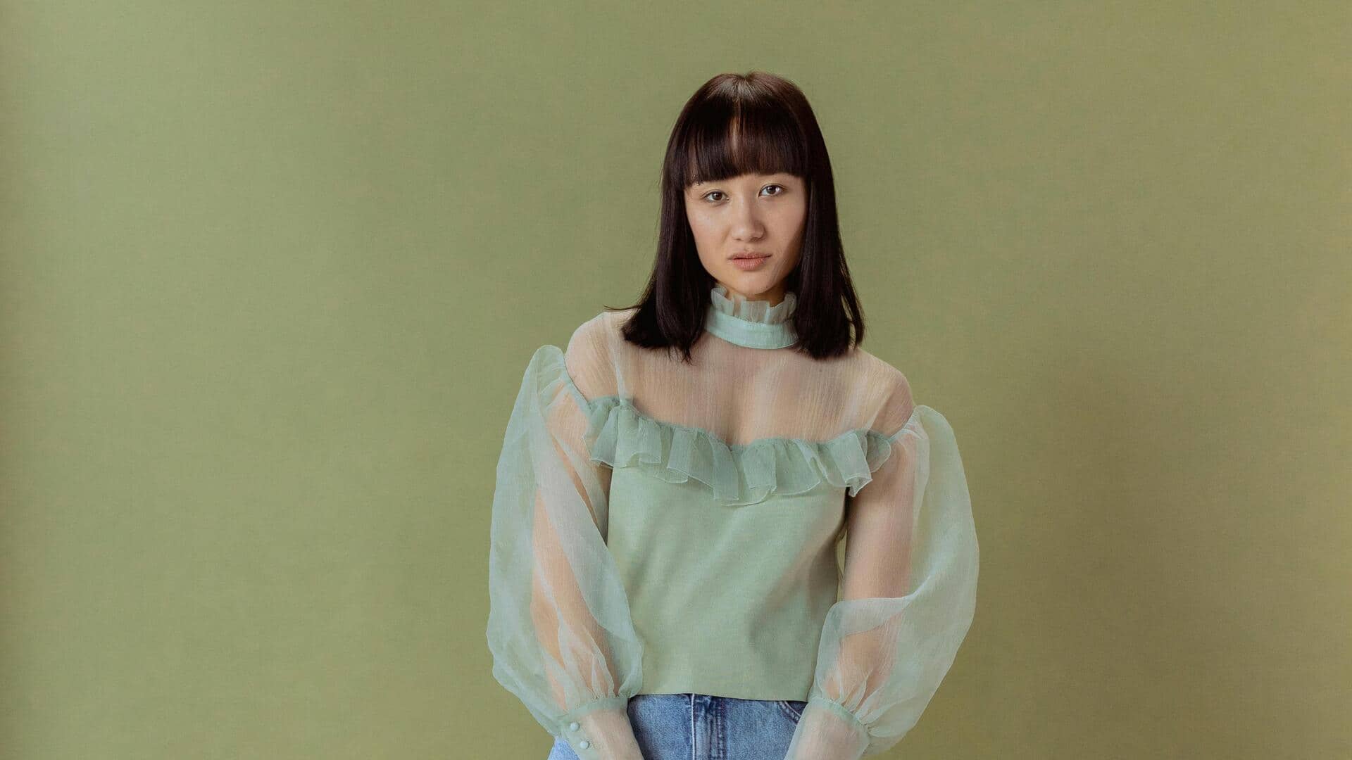 夏のスタイルを引き立てるシアー服とアクセサリー 夏のスタイルを引き立てるシアー服とアクセサリー