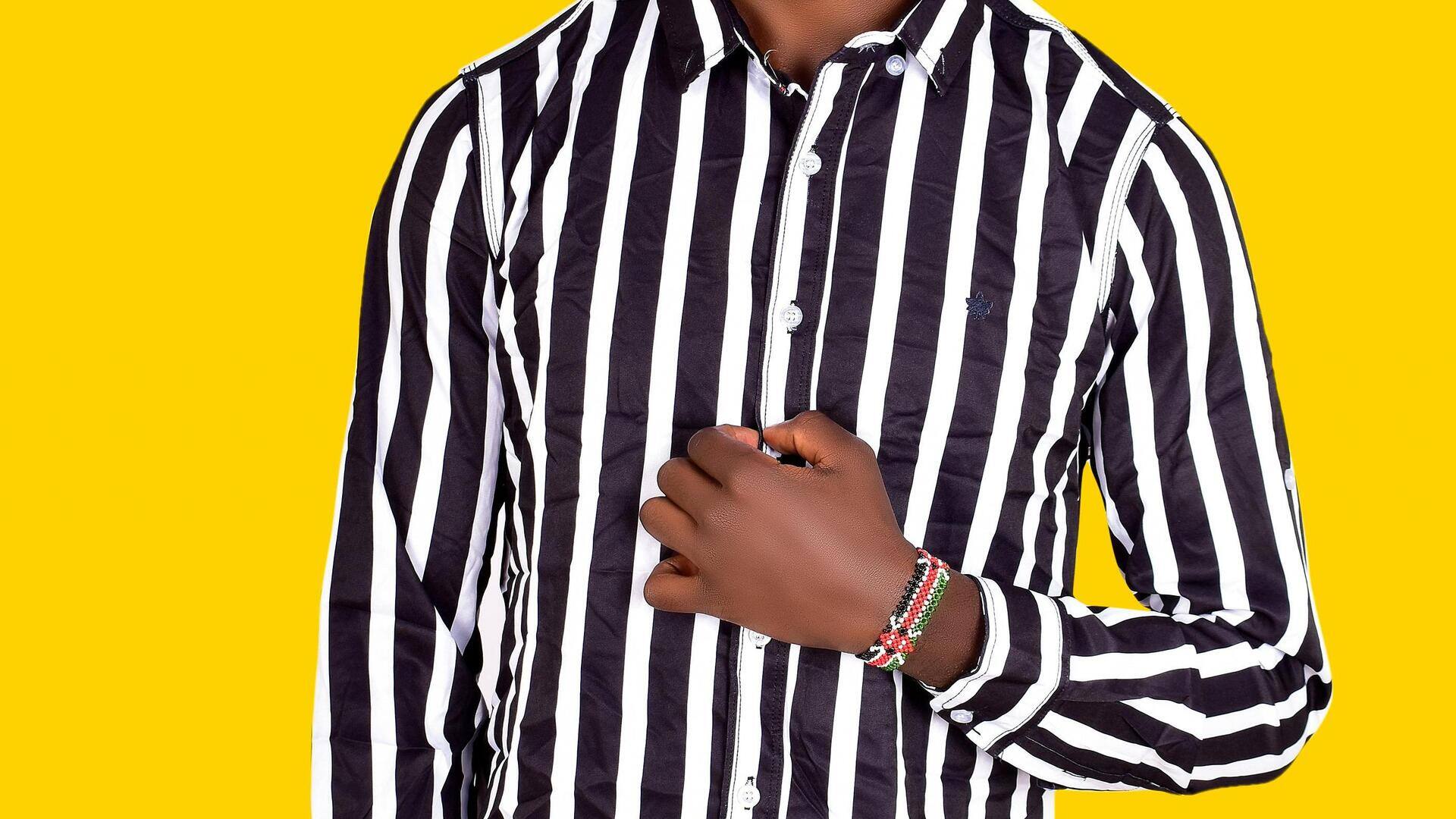 秋のコージーなアウターで大胆なストライプを楽しむ