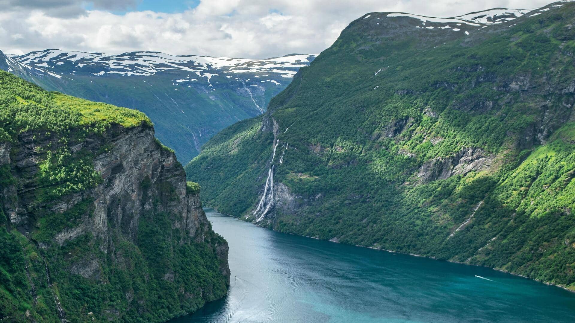 ノルウェーの壮大なフィヨルドと魅力的な海岸村を探る ノルウェーの壮大なフィヨルドと魅力的な海岸村を探る