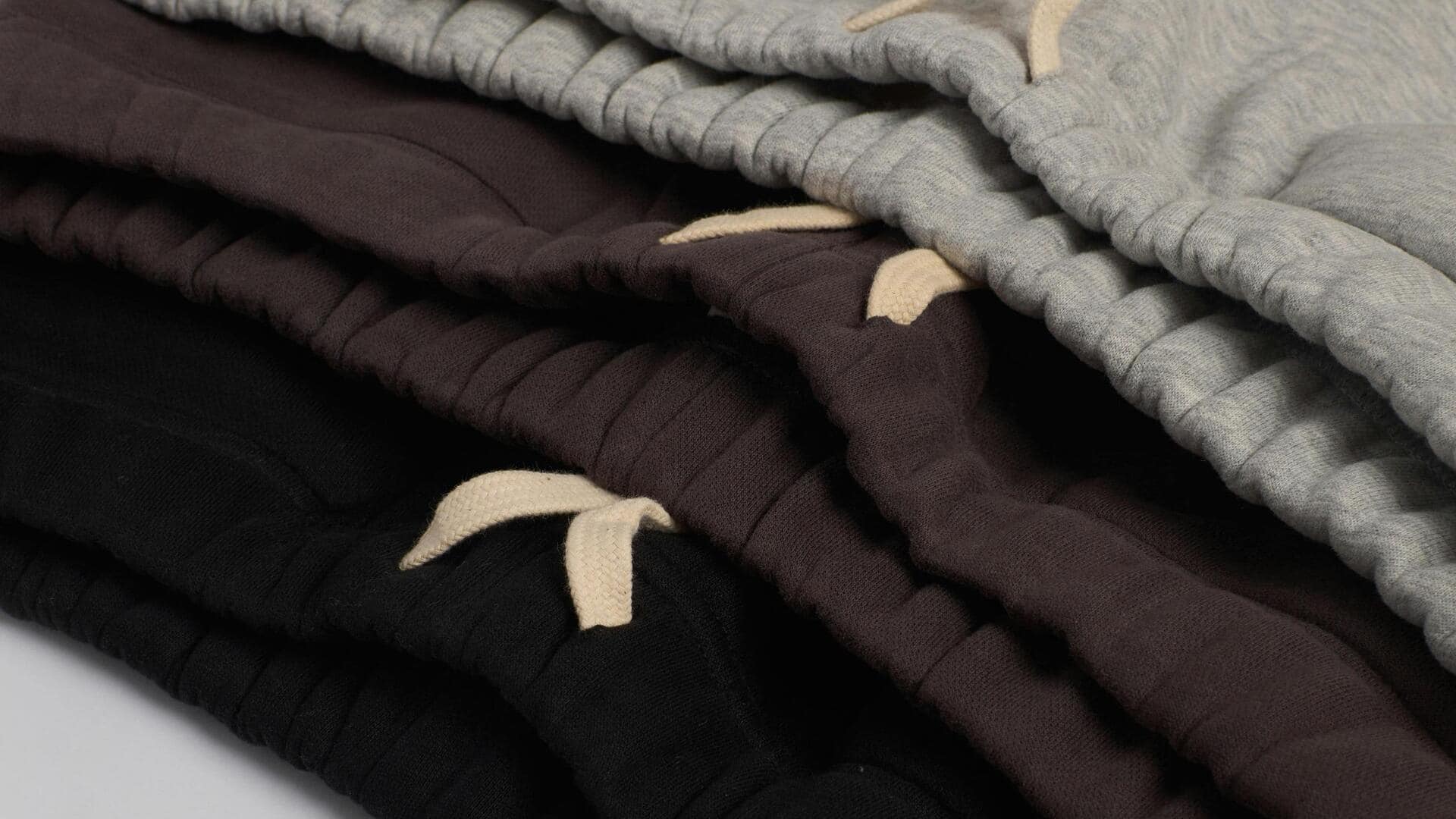 冬の魅力：ルミナスドローストリングパンツで作る五つのスタイル