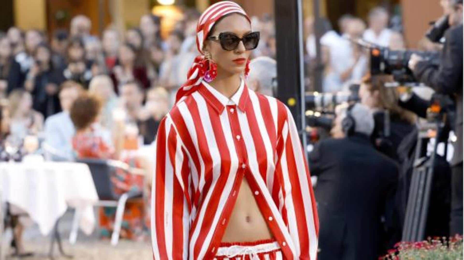 トマト色の服：日本のストリートファッションのトレンド