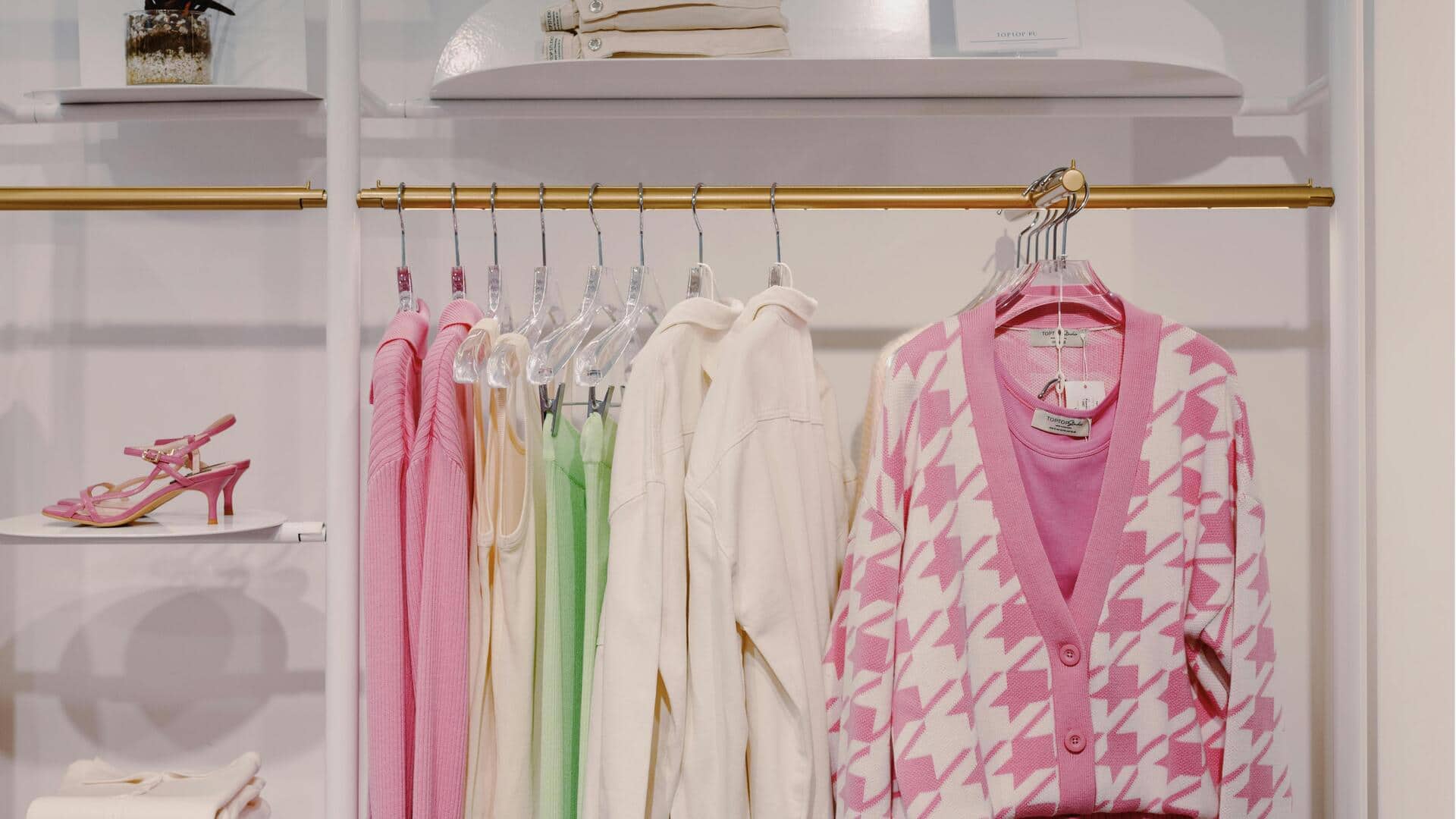 冬の装いを彩る大胆なパステルカラー