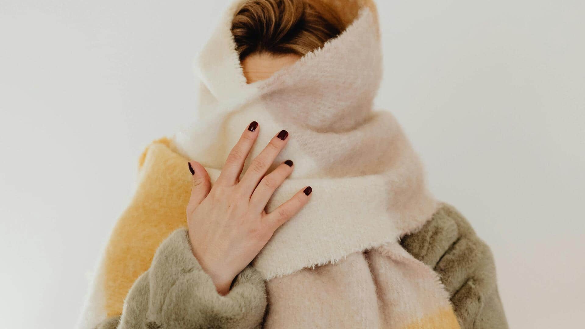 オーバーサイズスカーフの冬のレイヤリング術5選